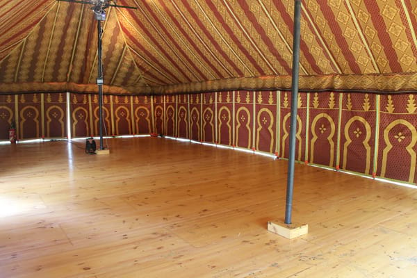 photo de l'intérieur de la tente caidale